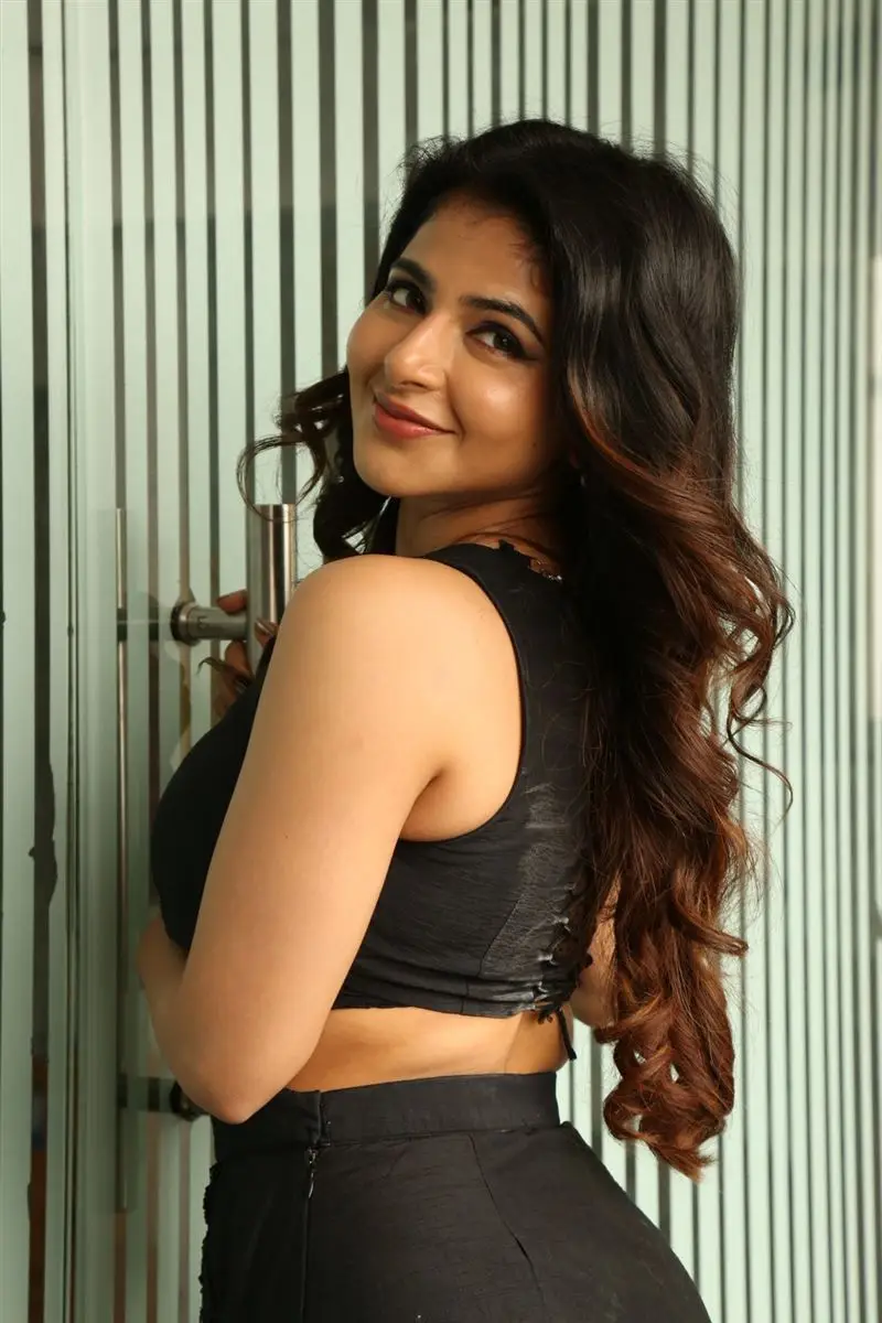 Telugu Actress Iswarya Menon Latest Photos at Bhaje Vaayu Vegam Movie Interview1